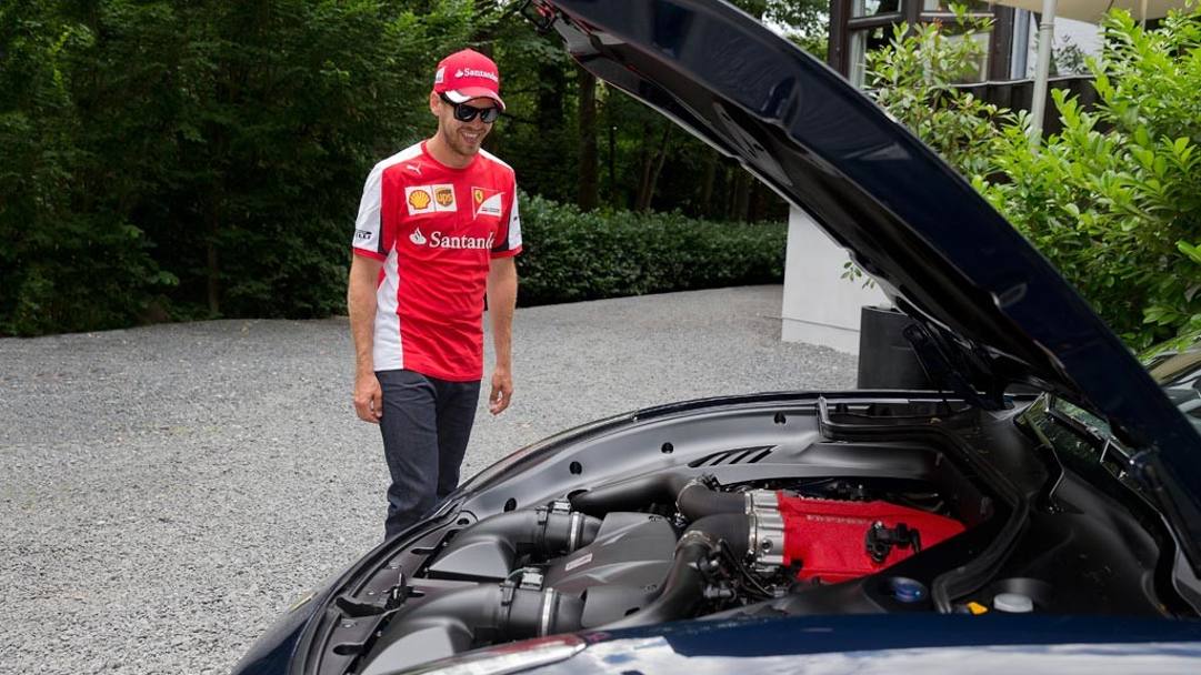 Vettel ha ammirato da vicino il V8 della California T 